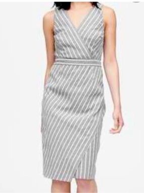 Banana Republic Striped V-Neck Sleeveless Sheath Dress - Gray & White Sz 4